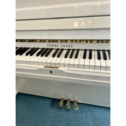 Piano droit YOUNG CHANG E-118 finition blanc brillant